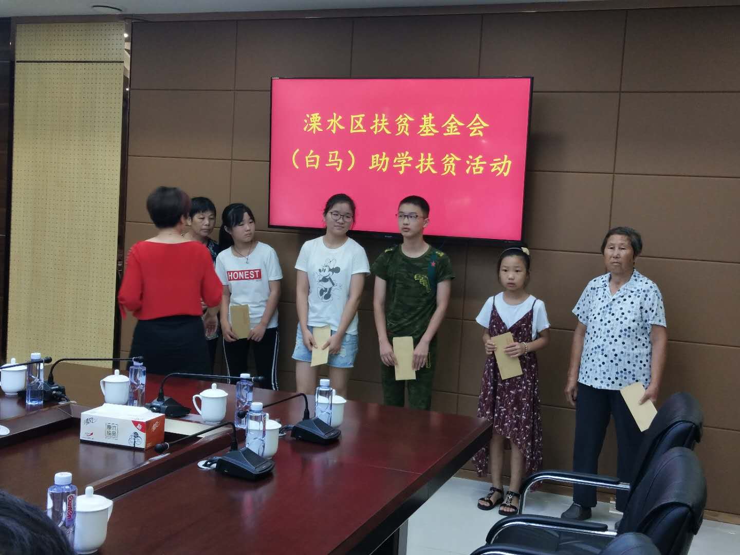 南京市溧水区扶贫基金会到白马镇开展扶贫助学活动