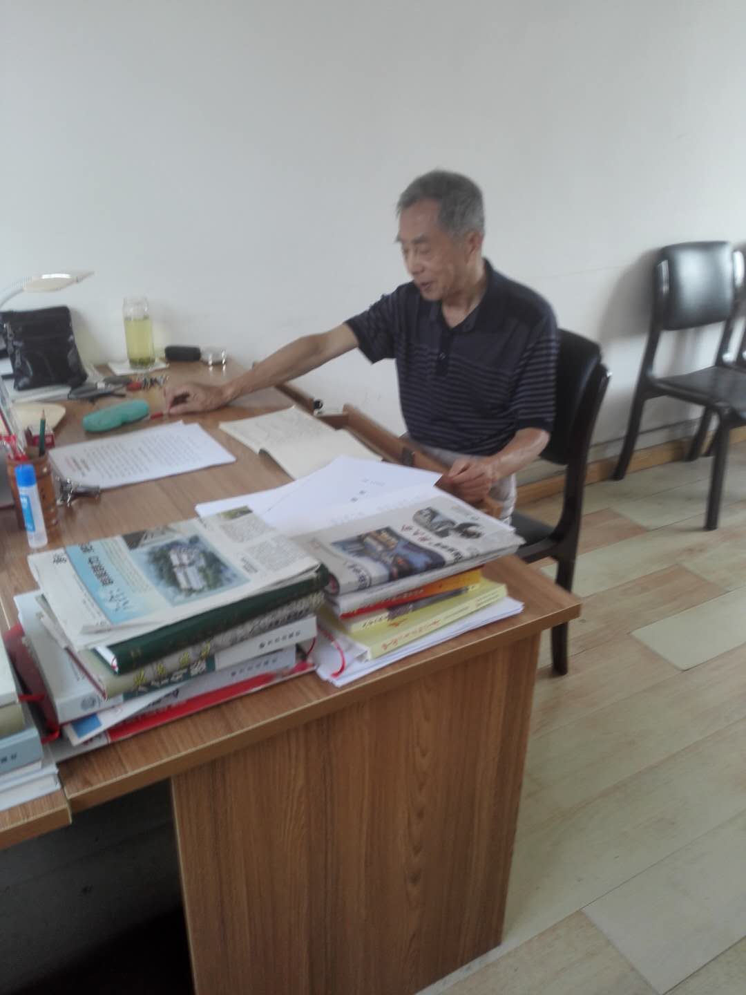 六合区"三会"召开编史工作会议