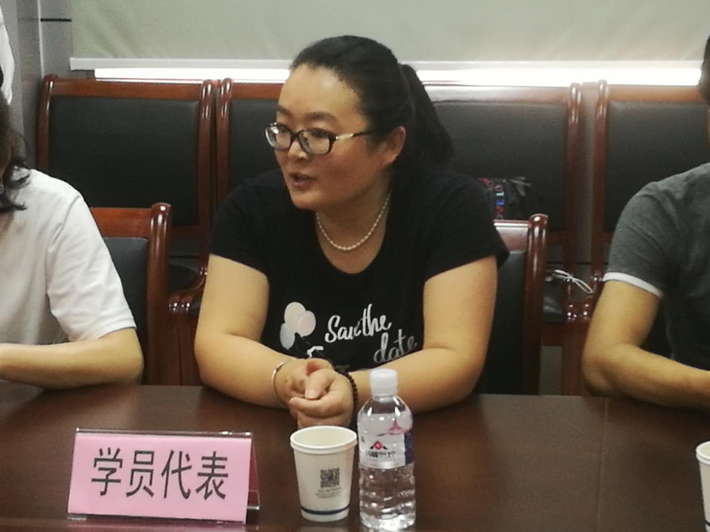 市驾培处在南京谷峰驾校会议室，召开年底扶贫驾培开班仪式并组织座谈