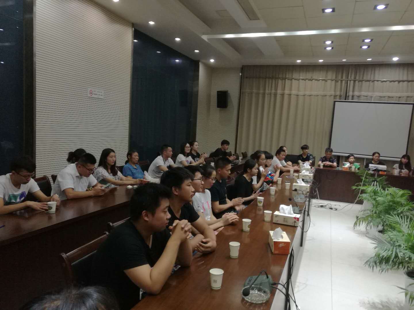 扶贫"三会"在浦口区永宁街道开展助学扶贫现场捐资发放活动