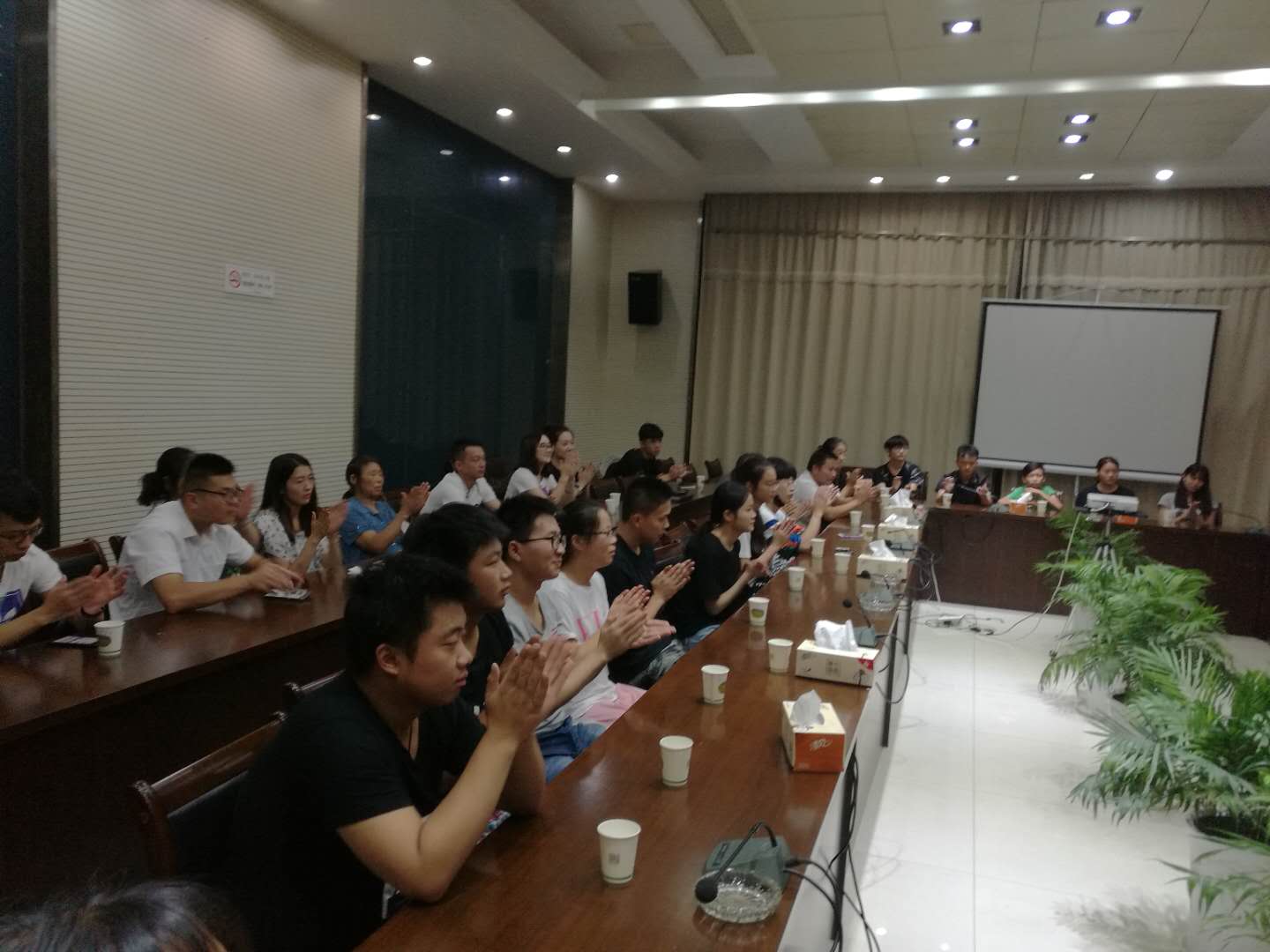 扶贫"三会"在浦口区永宁街道开展助学扶贫现场捐资发放活动
