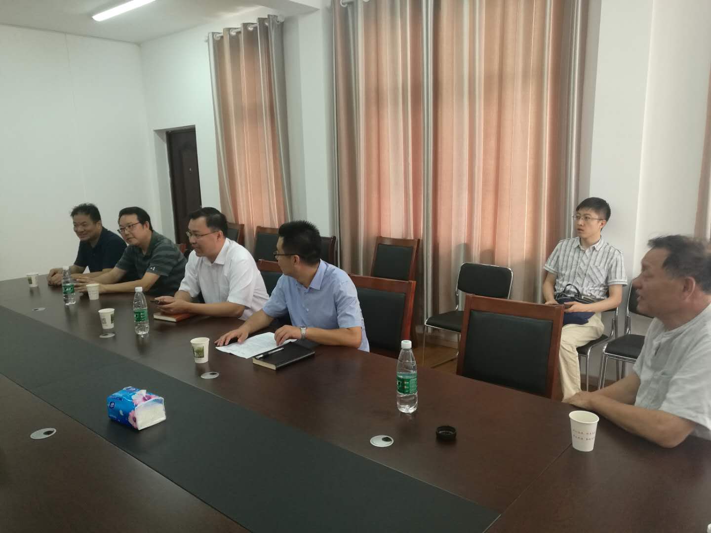 市扶贫"三会"到八卦洲街道开展助学扶贫现场捐资发放活动