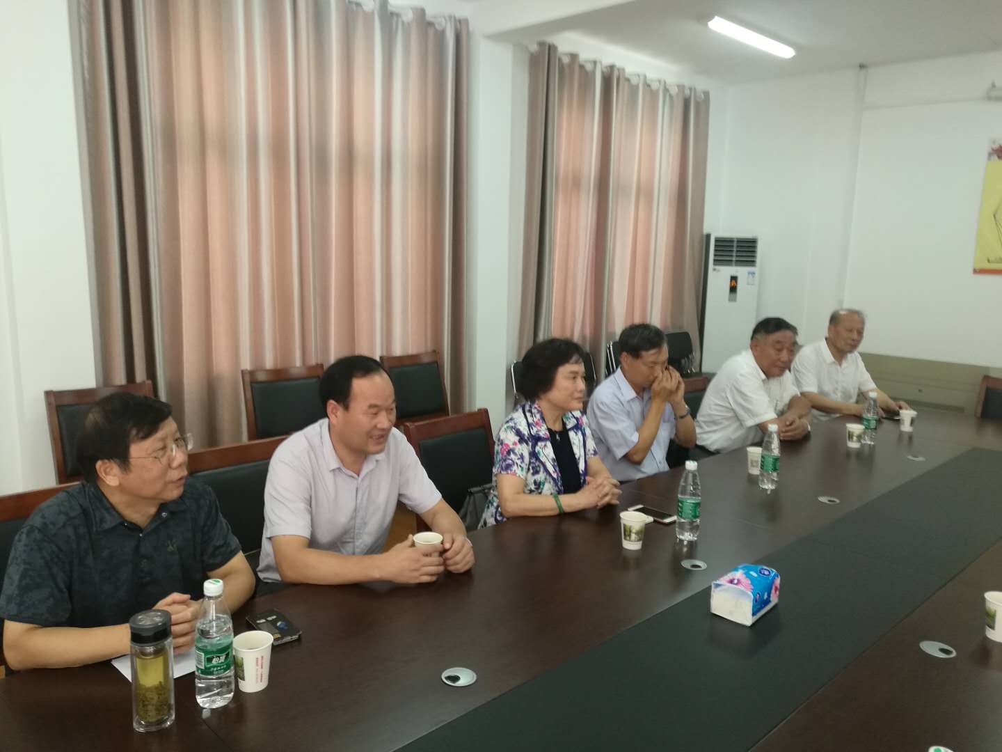 市扶贫"三会"到八卦洲街道开展助学扶贫现场捐资发放活动