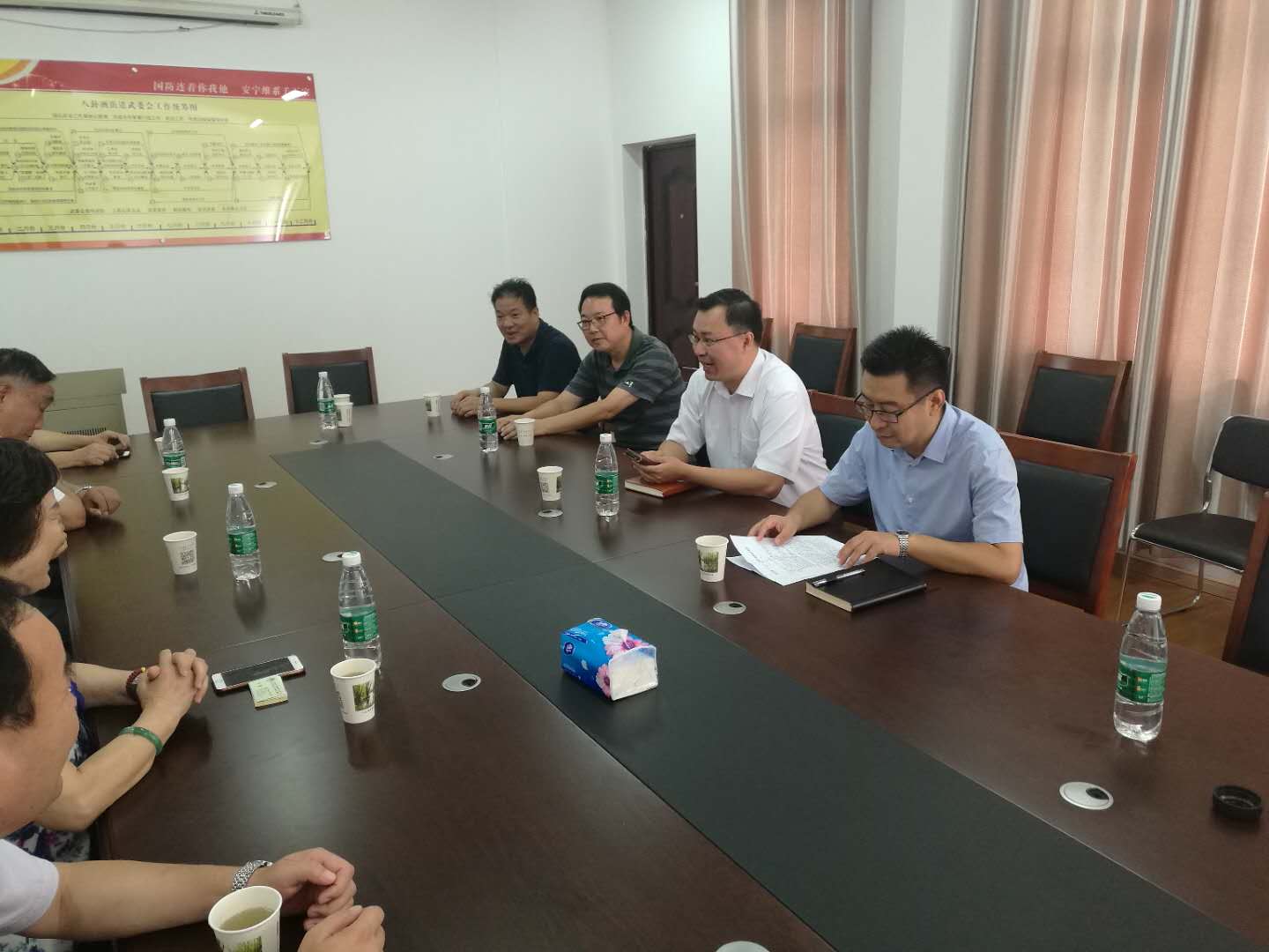 市扶贫"三会"到八卦洲街道开展助学扶贫现场捐资发放活动