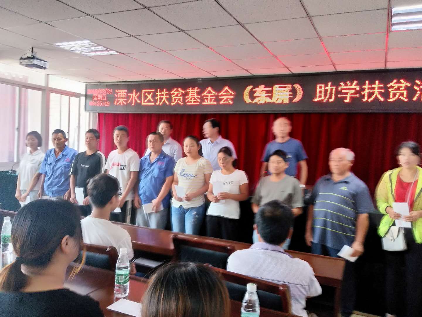 溧水区扶贫基金会到东屏街道开展扶贫助学活动