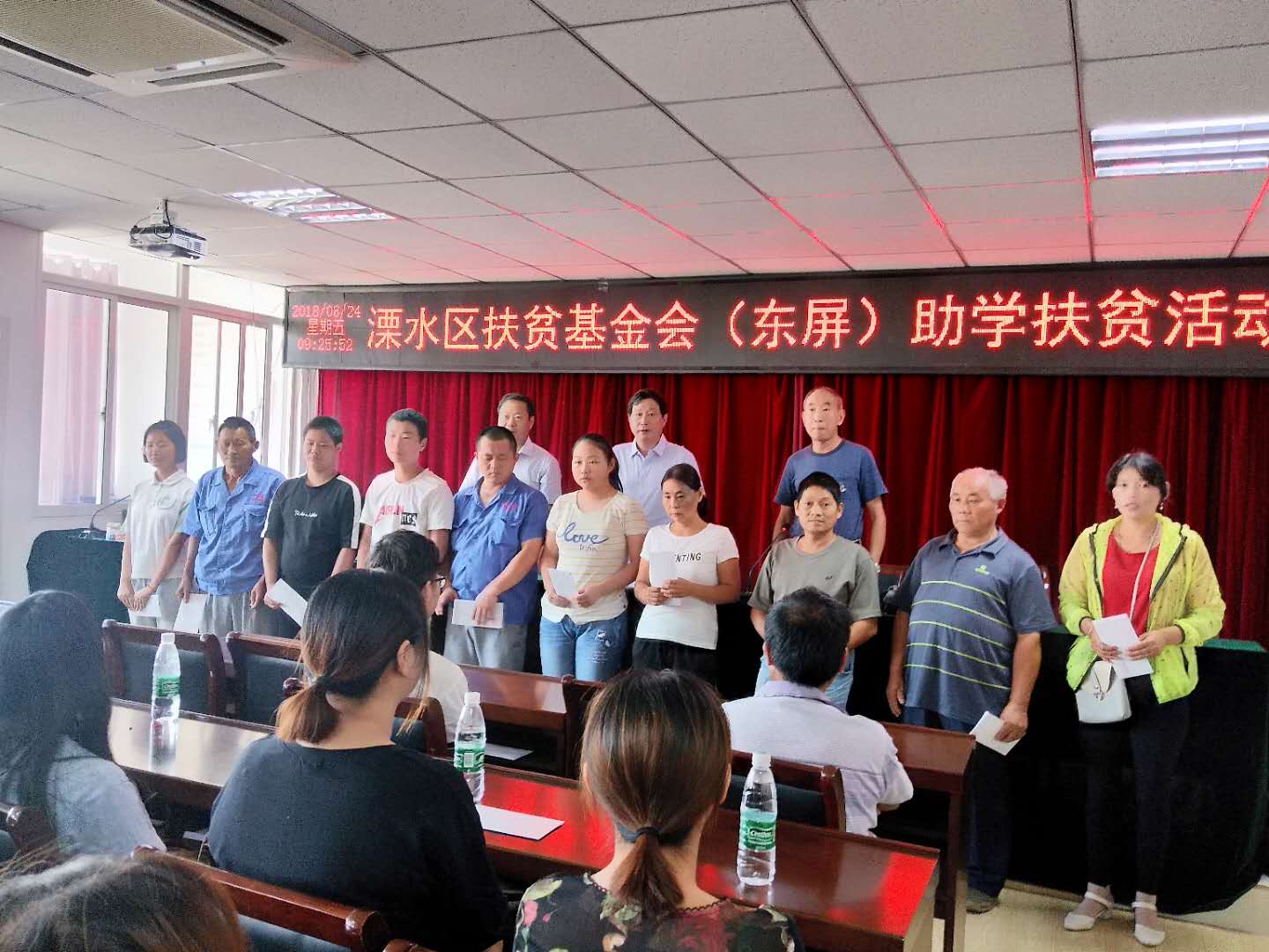 溧水区扶贫基金会到东屏街道开展扶贫助学活动