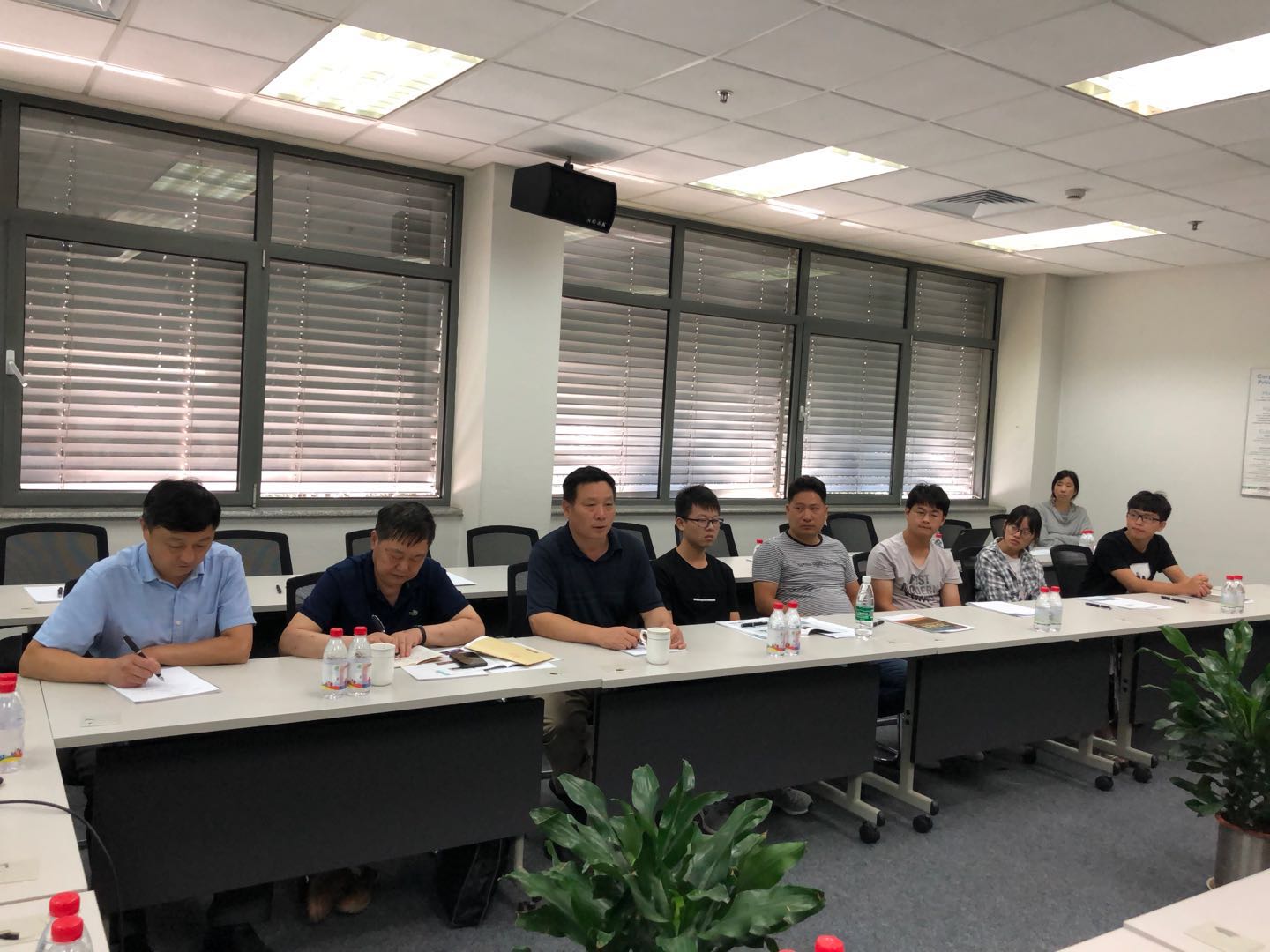 江宁区“三会”与菲尼克斯续办大学生助学圆梦活动