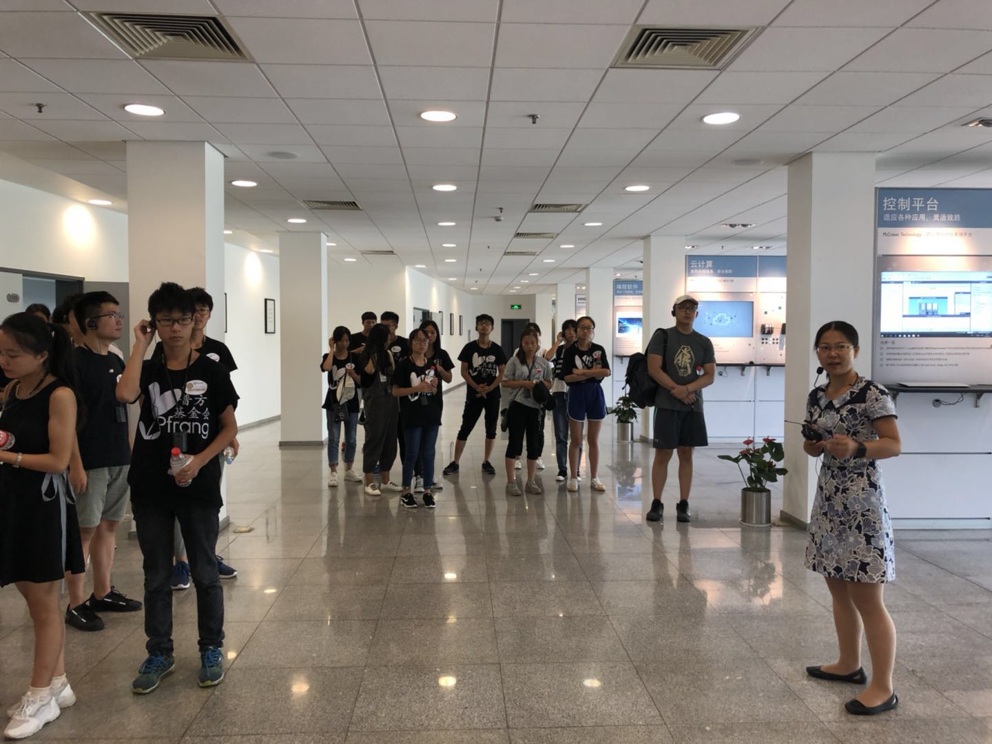 江宁区“三会”与菲尼克斯续办大学生助学圆梦活动