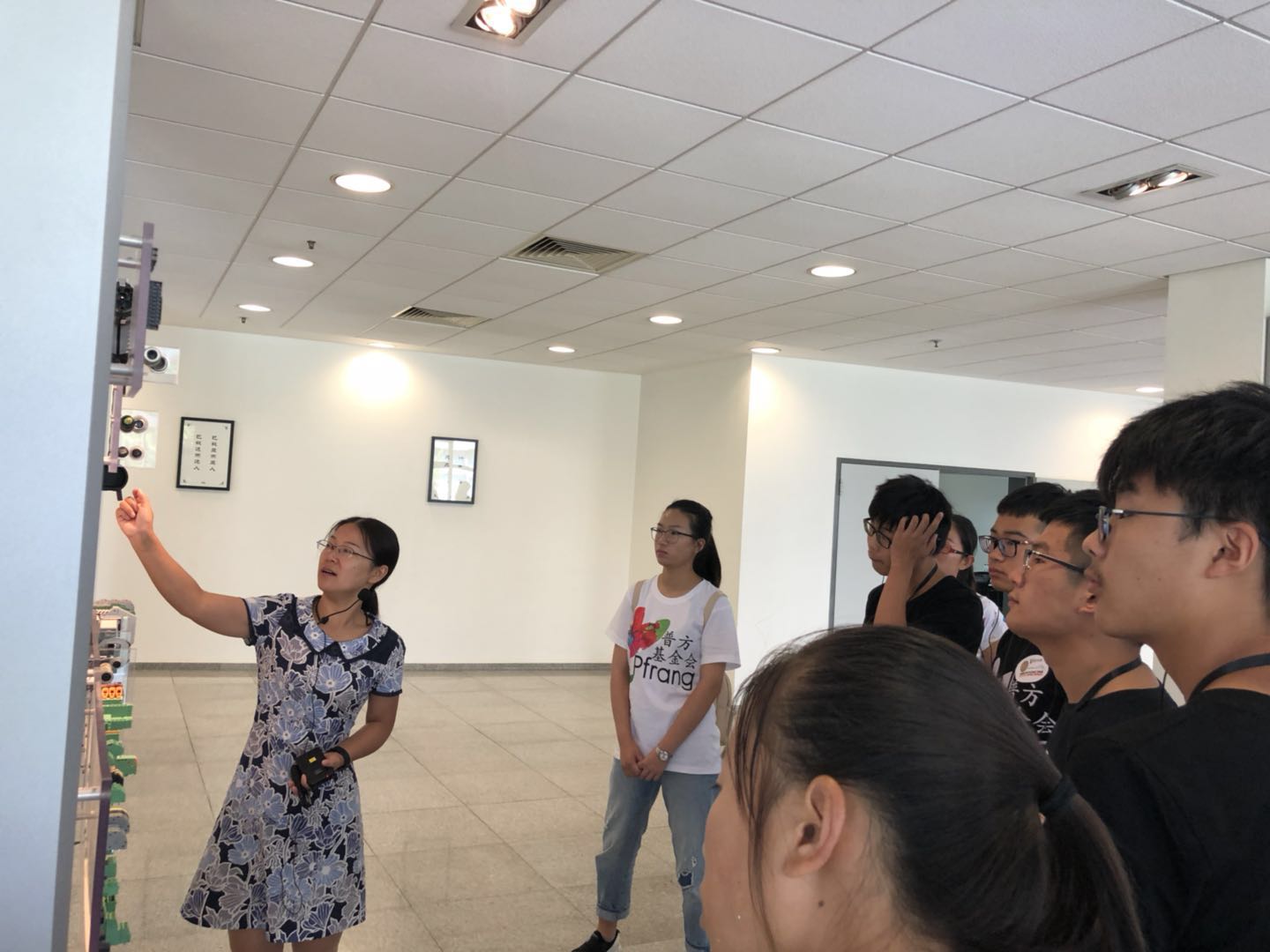 江宁区“三会”与菲尼克斯续办大学生助学圆梦活动