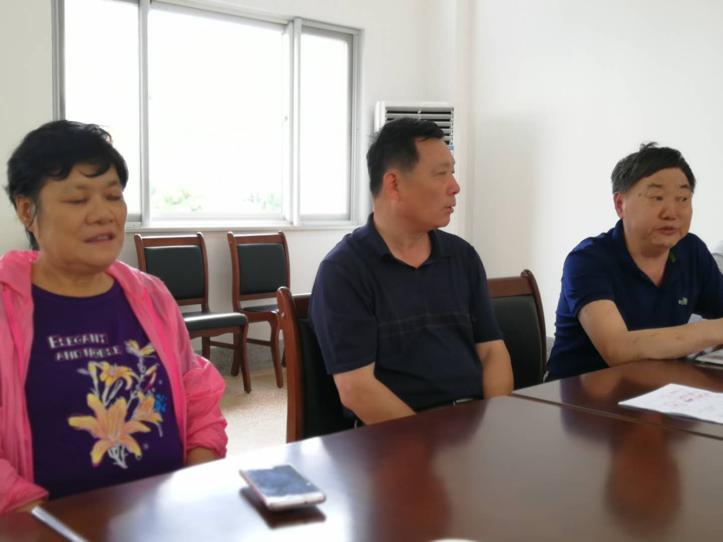 江宁区三会和有关街道相关领导送贫困学子上学并发放助学金