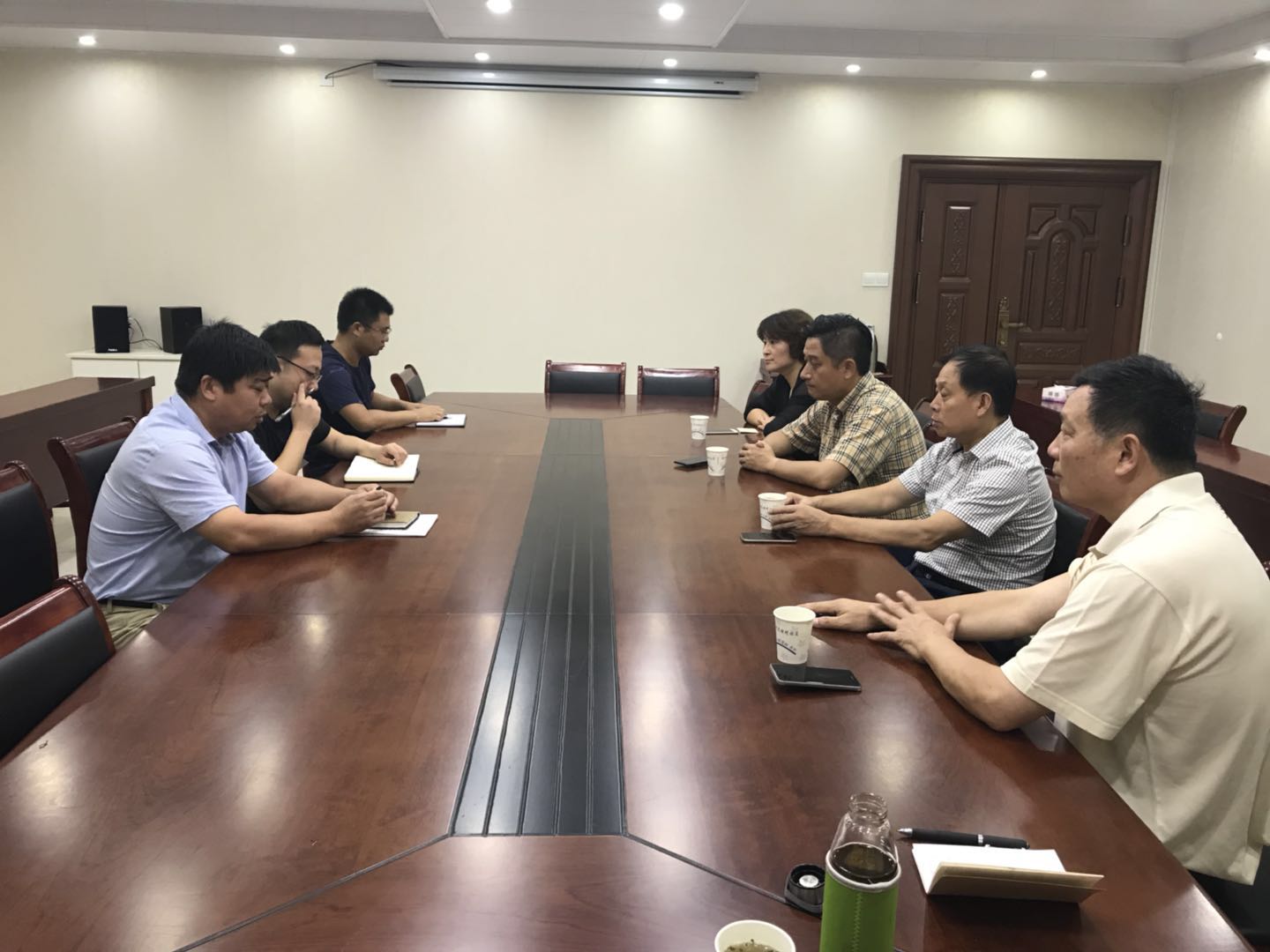 区三会为争取企业与社区长期共同发展的理念、到禄口街道谢村社区实地考察了解情况