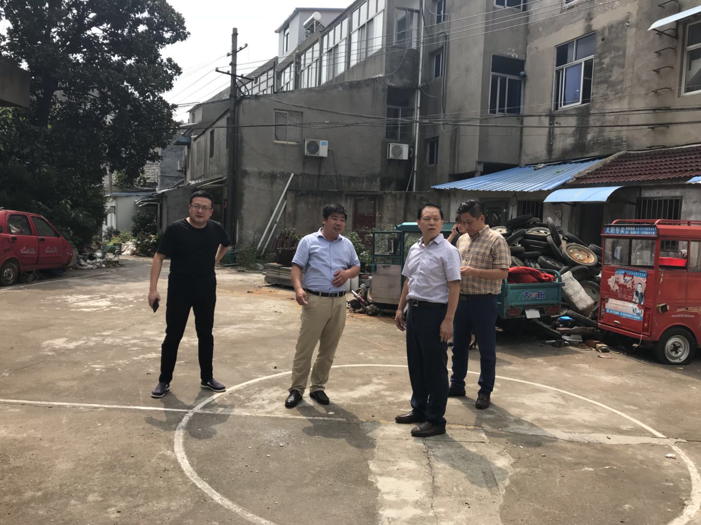 区三会为争取企业与社区长期共同发展的理念、到禄口街道谢村社区实地考察了解情况