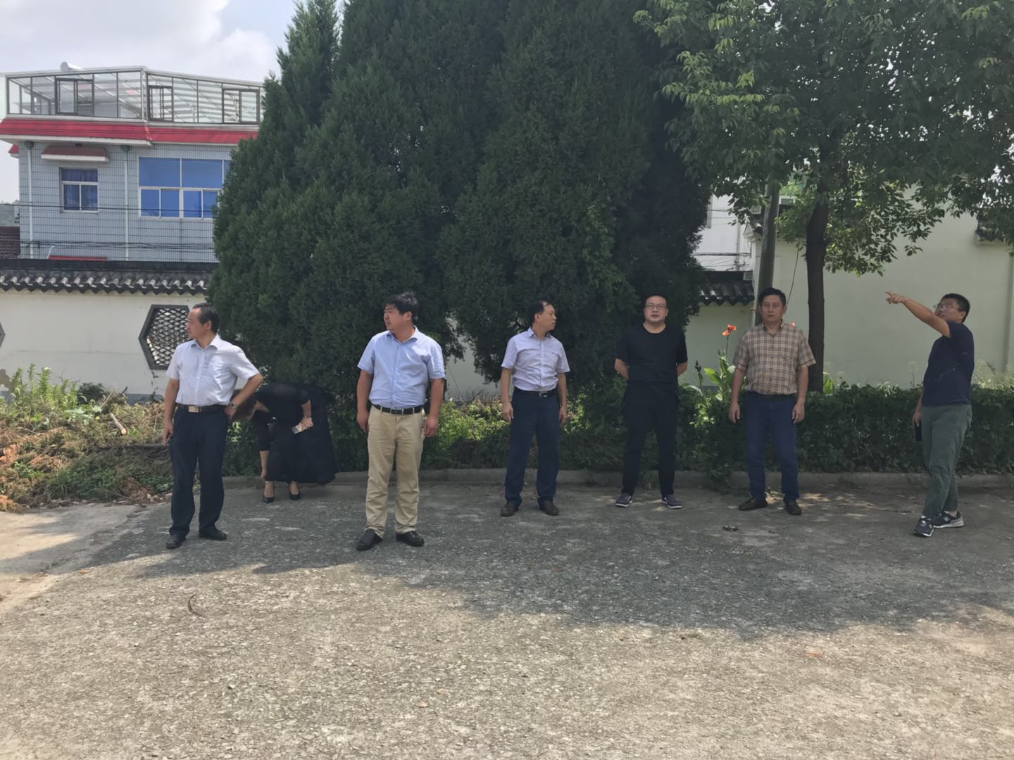 区三会为争取企业与社区长期共同发展的理念、到禄口街道谢村社区实地考察了解情况